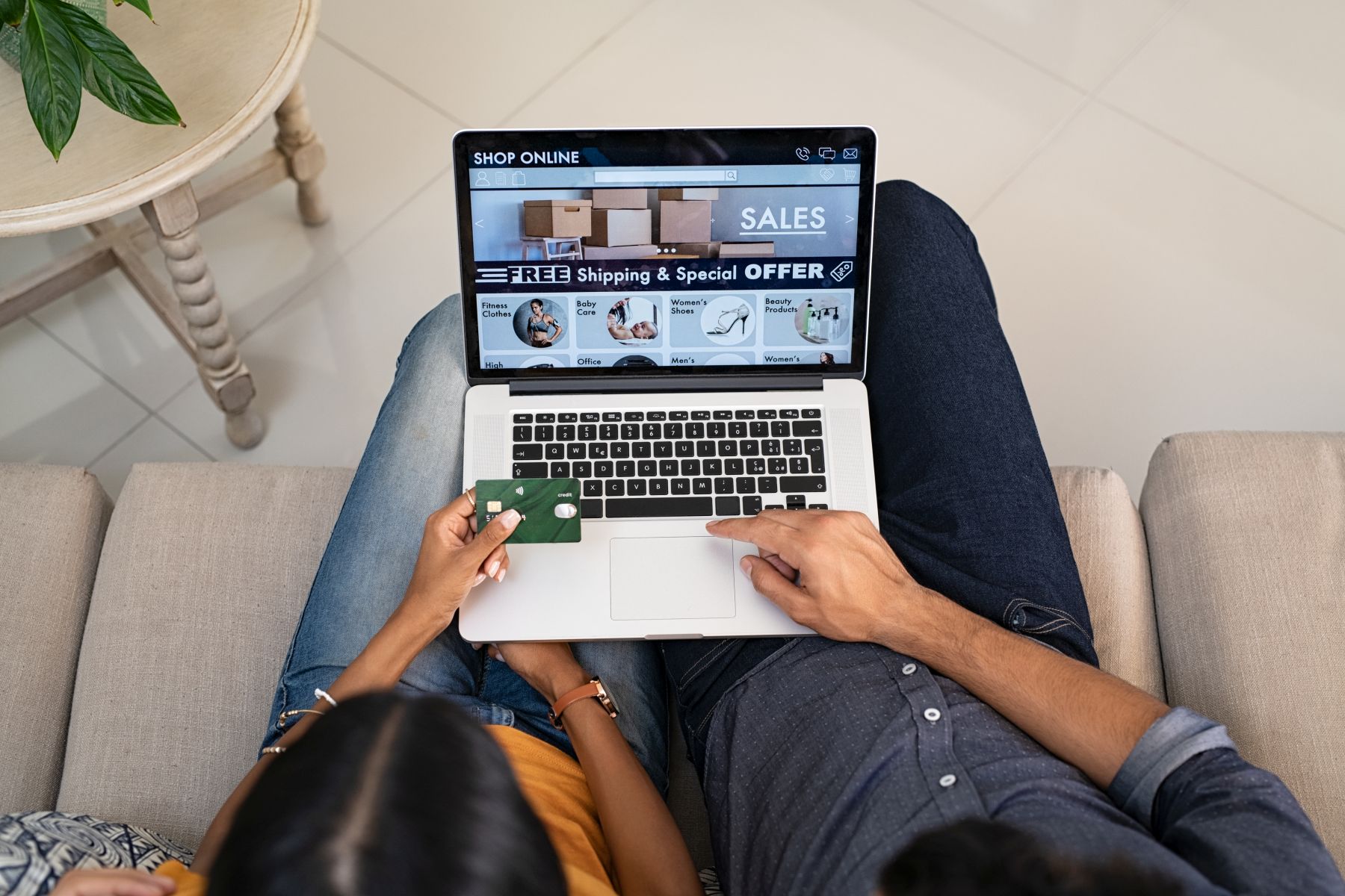 Jak sprawnie i bezpiecznie płacić kartą przez Internet? Poradnik